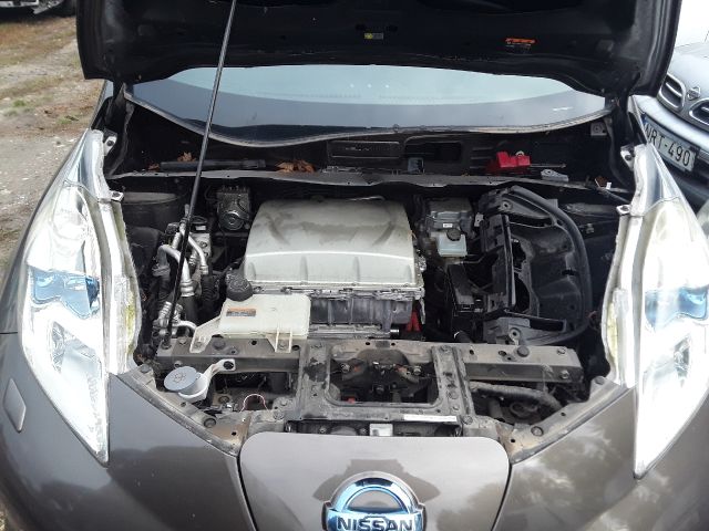 bontott NISSAN LEAF Jobb első Ajtó (Részeivel)