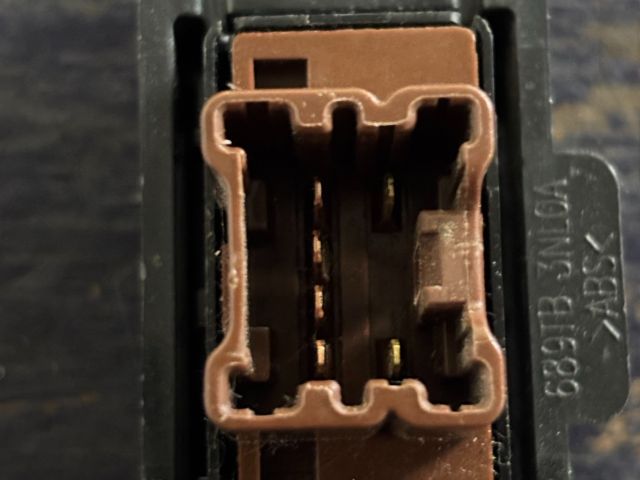 bontott NISSAN LEAF Jobb első Ülésfűtés Kapcsoló