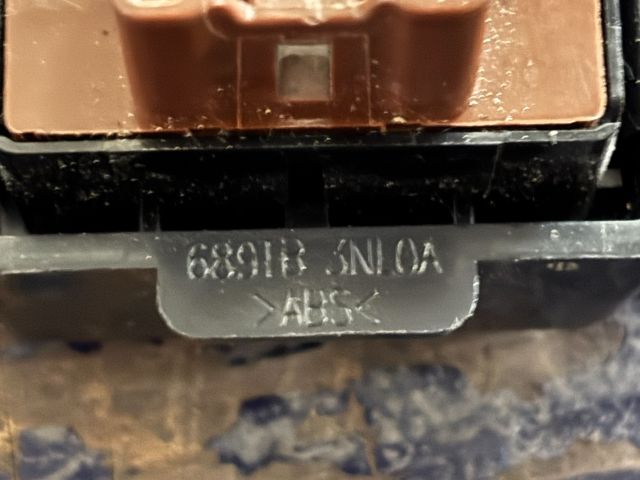 bontott NISSAN LEAF Jobb első Ülésfűtés Kapcsoló