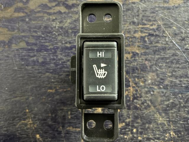 bontott NISSAN LEAF Jobb első Ülésfűtés Kapcsoló