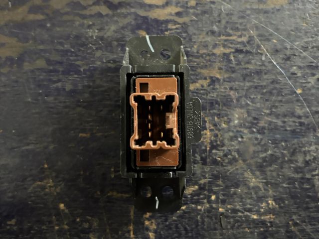 bontott NISSAN LEAF Jobb első Ülésfűtés Kapcsoló