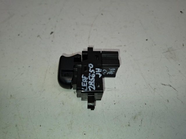 bontott NISSAN LEAF Jobb hátsó Ablakemelő Kapcsoló