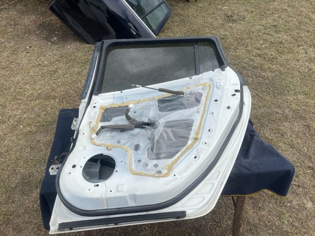 bontott NISSAN LEAF Jobb hátsó Ajtó (Üres lemez)