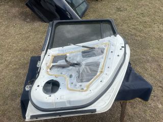 bontott NISSAN LEAF Jobb hátsó Ajtó (Üres lemez)