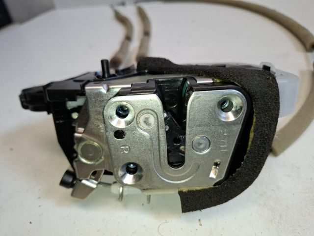 bontott NISSAN LEAF Jobb hátsó Ajtózár