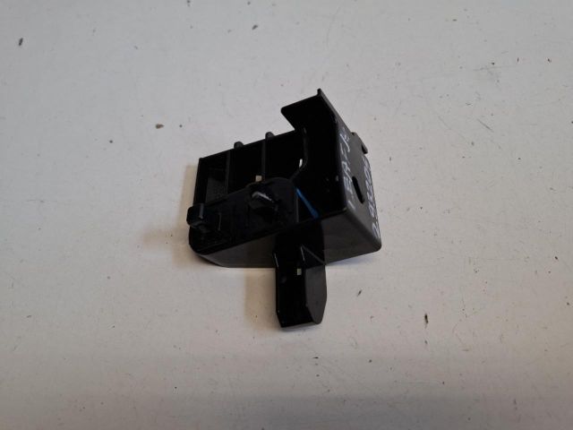 bontott NISSAN LEAF Jobb hátsó Lökhárító Tartó (Műanyag)