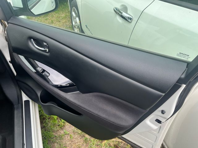 bontott NISSAN LEAF Kézifék Kar