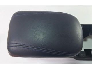 bontott NISSAN LEAF Könyöklő