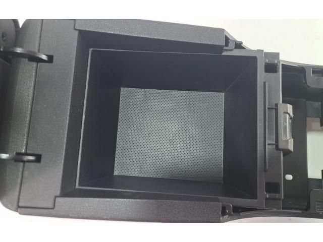 bontott NISSAN LEAF Könyöklő