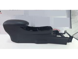 bontott NISSAN LEAF Könyöklő