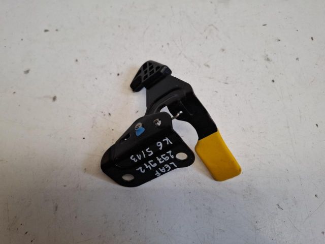 bontott NISSAN LEAF Motorháztető Biztonsági Kampó