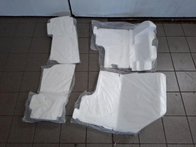 bontott NISSAN LEAF Padlószőnyeg