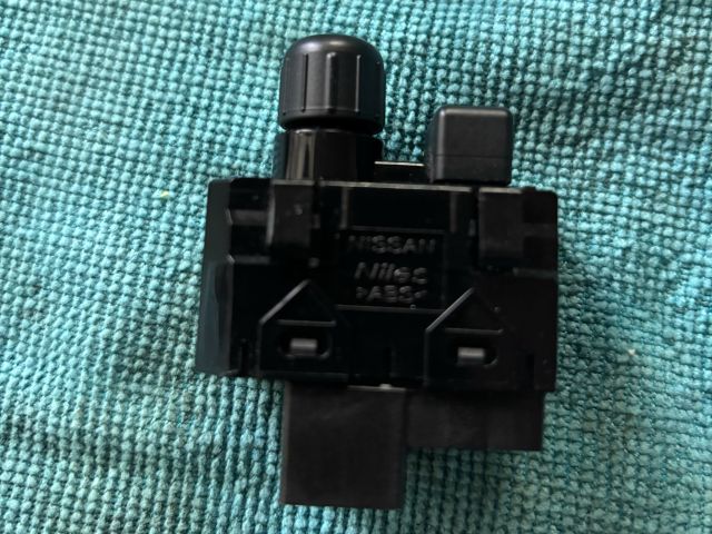 bontott NISSAN LEAF Tükör Kapcsoló