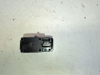 bontott NISSAN LEAF USB Aljzat