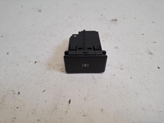 bontott NISSAN LEAF USB Aljzat