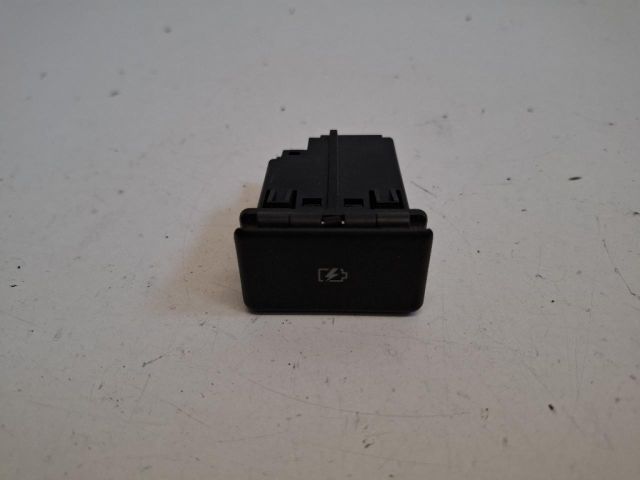 bontott NISSAN LEAF USB Aljzat