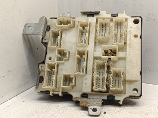 bontott NISSAN MAXIMA Biztosítéktábla Motortér