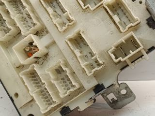 bontott NISSAN MAXIMA Biztosítéktábla Motortér