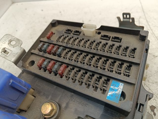 bontott NISSAN MAXIMA Biztosítéktábla Motortér