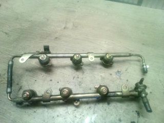 bontott NISSAN MAXIMA Porlasztó Sor / Híd