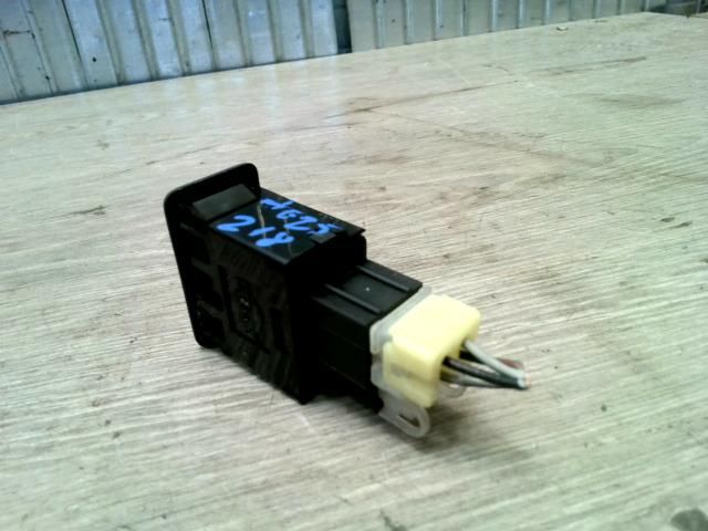 bontott NISSAN MAXIMA Bal első Ülésfűtés Kapcsoló