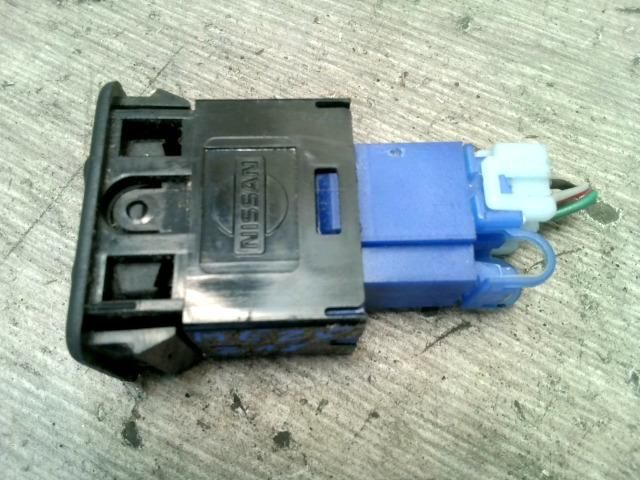 bontott NISSAN MAXIMA Bal első Ülésfűtés Kapcsoló