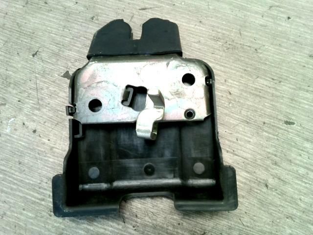 bontott NISSAN MAXIMA Csomagtérajtó Zárszerkezet