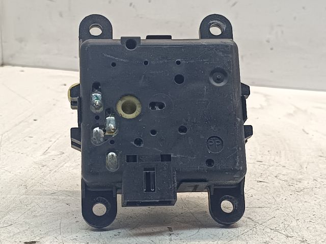 bontott NISSAN MAXIMA Fűtés Állító Motor