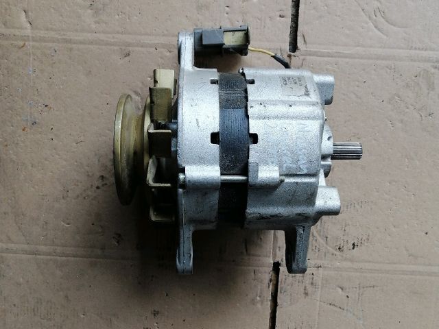 bontott NISSAN MAXIMA Generátor