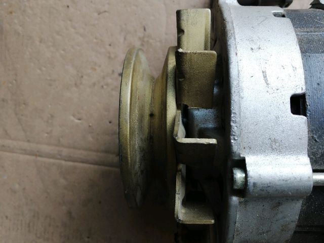 bontott NISSAN MAXIMA Generátor