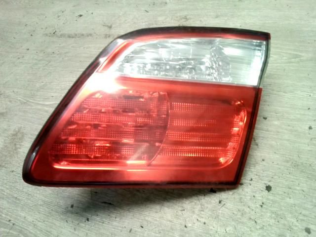 bontott NISSAN MAXIMA Jobb Belső Hátsó Lámpa