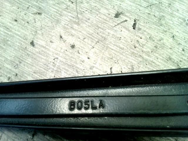 bontott NISSAN MAXIMA Jobb első Ablaktörlő Kar