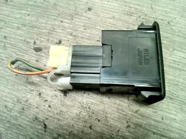 bontott NISSAN MAXIMA Kapcsoló (Magában)