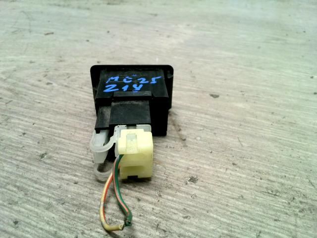 bontott NISSAN MAXIMA Kapcsoló (Magában)