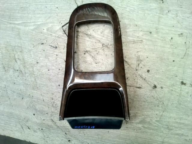 bontott NISSAN MAXIMA Középkonzol Keret