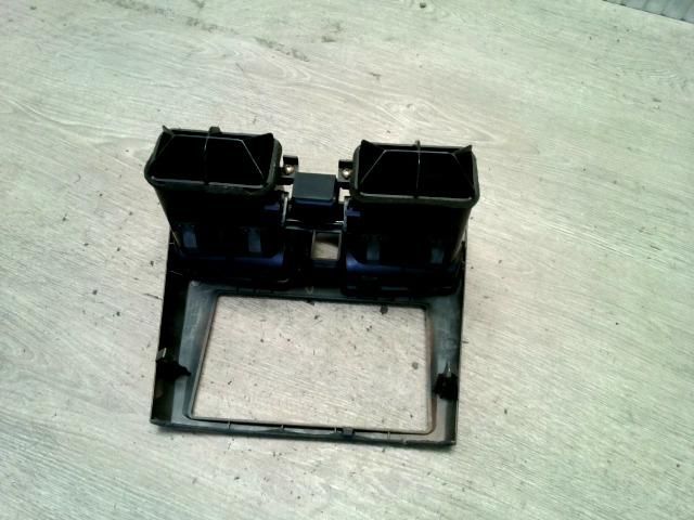 bontott NISSAN MAXIMA Középső Szellőző Keret