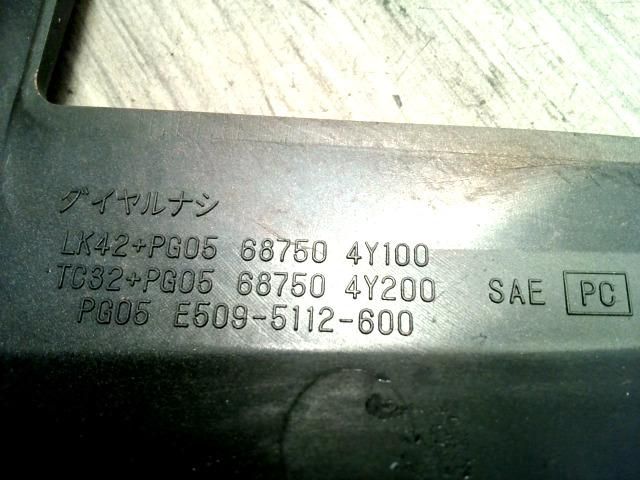 bontott NISSAN MAXIMA Középső Szellőző Keret