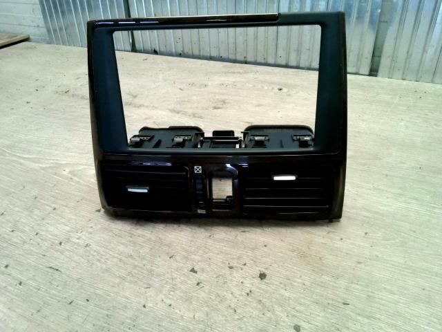 bontott NISSAN MAXIMA Középső Szellőző Keret