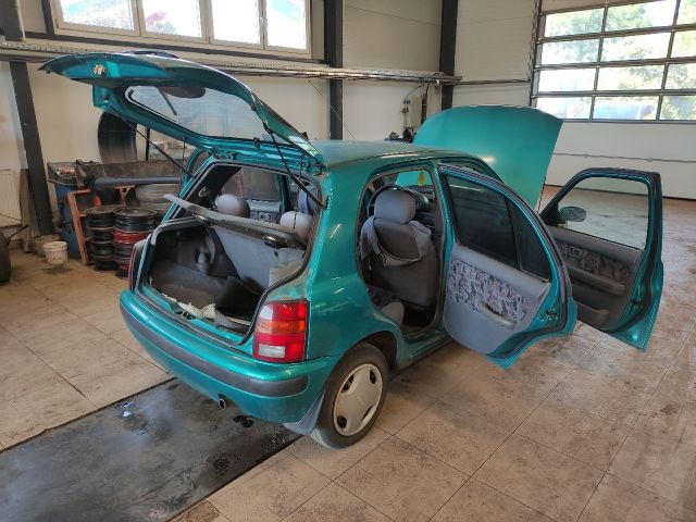 bontott NISSAN MICRA II Biztosítéktábla Motortér