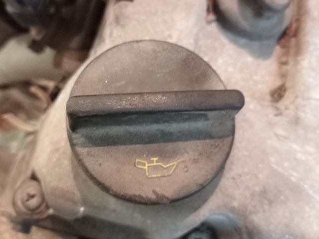 bontott NISSAN MICRA II Olajbeöntő Sapka