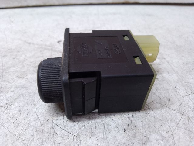 bontott NISSAN MICRA II Fényszórómagasság Állító Kapcsoló