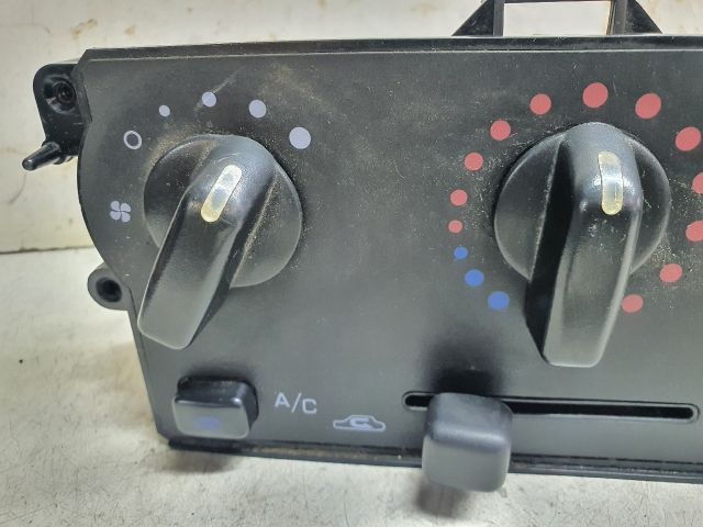 bontott NISSAN MICRA II Fűtéskapcsoló (manuális klímás)