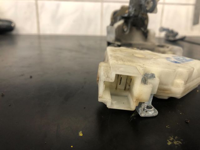 bontott NISSAN MICRA II Jobb hátsó Ajtózár