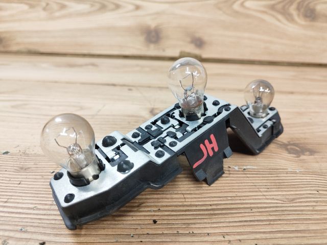 bontott NISSAN MICRA II Jobb Hátsó Lámpa Foglalat