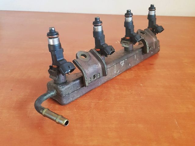 bontott NISSAN MICRA III Porlasztó Sor / Híd