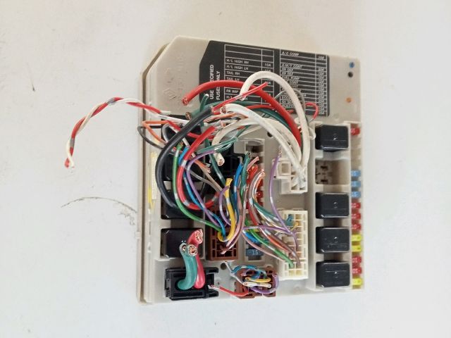 bontott NISSAN MICRA III Biztosítéktábla Motortér