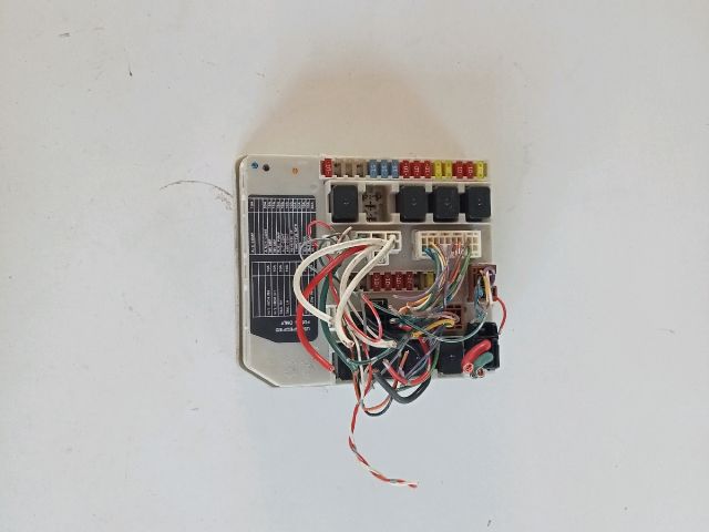 bontott NISSAN MICRA III Biztosítéktábla Motortér