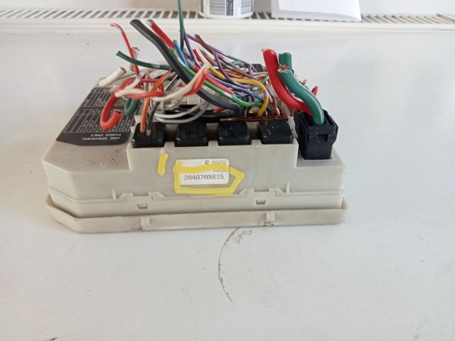 bontott NISSAN MICRA III Biztosítéktábla Motortér