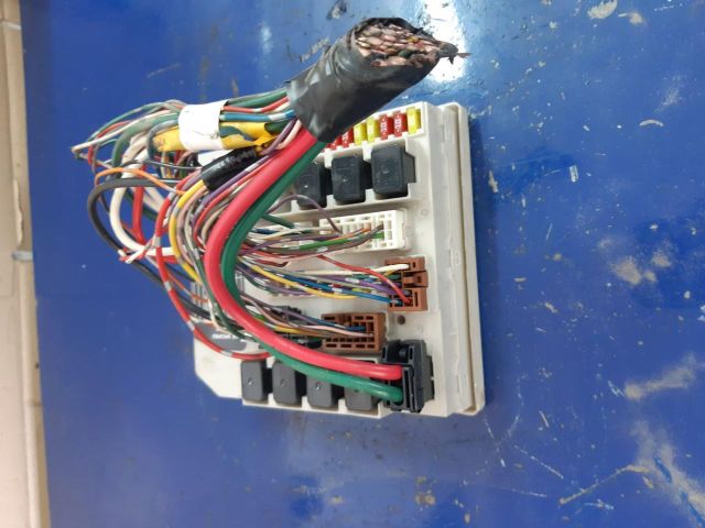 bontott NISSAN MICRA III Biztosítéktábla Motortér