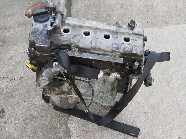 bontott NISSAN MICRA III Motor (Fűzött blokk hengerfejjel)